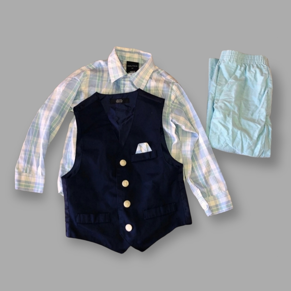 Like NEW* Nautica Toddler Boy 3 piece Suit. Size 3T